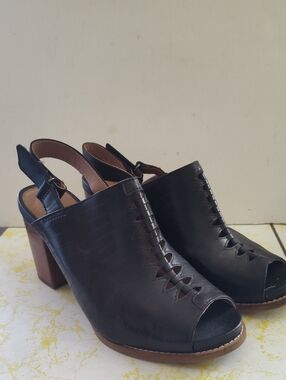 Women's Clarks Artisan Heels Black Size 7M